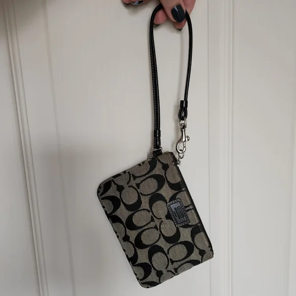 Authentic hotsell coach wristlet